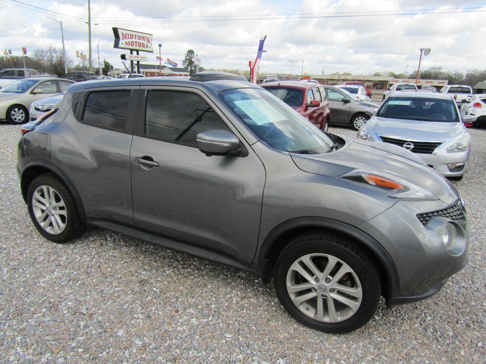 2015 Gray Nissan Juke S FWD (JN8AF5MR4FT) with an 1.6L L4 DOHC 16V engine, Automatic transmission, located at 15016 S Hwy 231, Midland City, AL, 36350, (334) 983-3001, 31.306210, -85.495277 - Photo #0